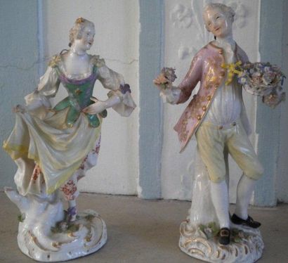 Deux statuettes faisant pendant et provenant...