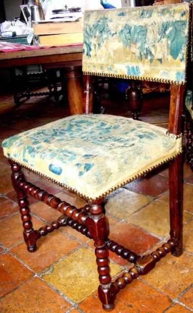 Ensemble de dix chaises et deux fauteuils...