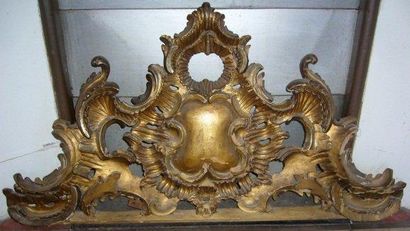 Fronton de miroir en bois sculpté ajouré...