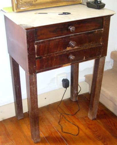 Petite table chiffonnière en placage d'acajou.Elle...
