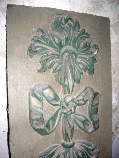 Deux bas-relief en bois sculpté moulé et...