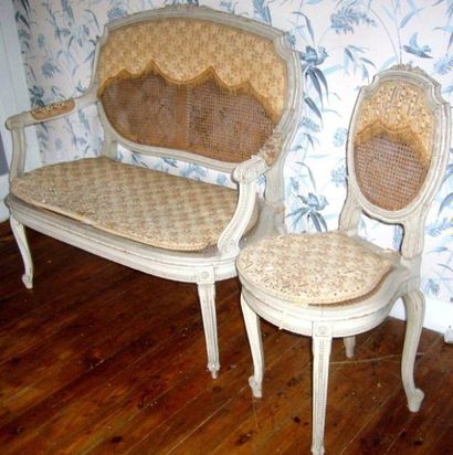 Petit ensemble de sièges en bois laqué crème...