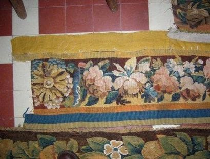 Dix fragments de bordure de tapisserie en...