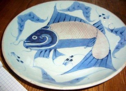 Coupe ronde en porcelaine du Japon.Décor...