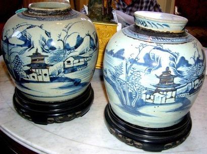 Paire de pots à gingembre en grès vernissé...