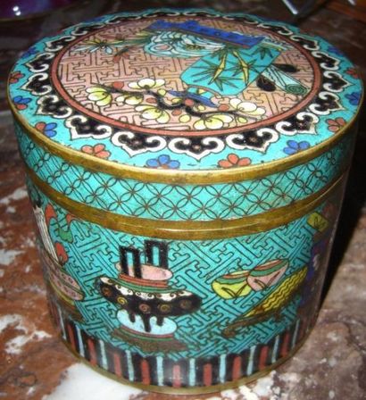 Boîte circulaire en cloisonné de la Chine.Décor...