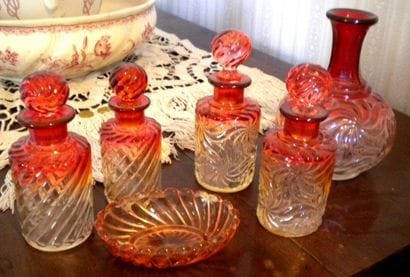 Nécessaire de coiffeuse en cristal blanc...