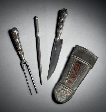 Trousse de chasse composée d'un couteau,...