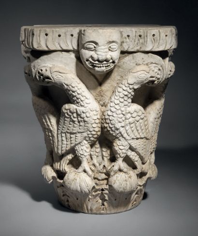 Large capital in white Pyrenean marble, carved...