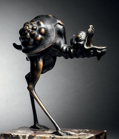 Lampe à huile en forme d'animal grotesque...