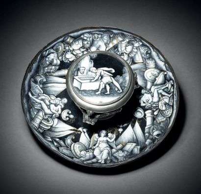 Enamel inkwell painted in grisaille with...
