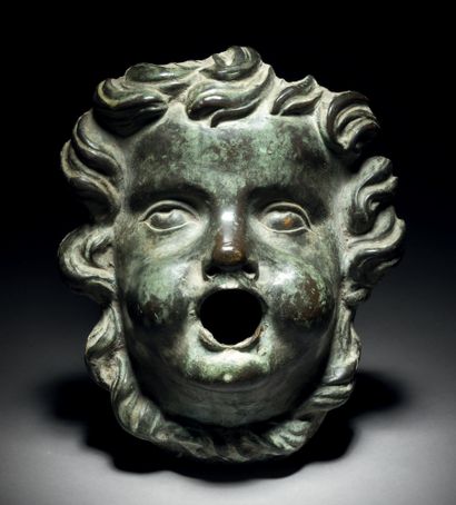 Mascaron de fontaine en bronze à patine verte...