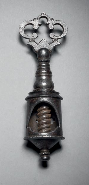 Casse-noisettes en fer forgé. Cage cylindrique...
