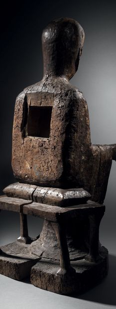 Virgin in Majesty in walnut carved in the...