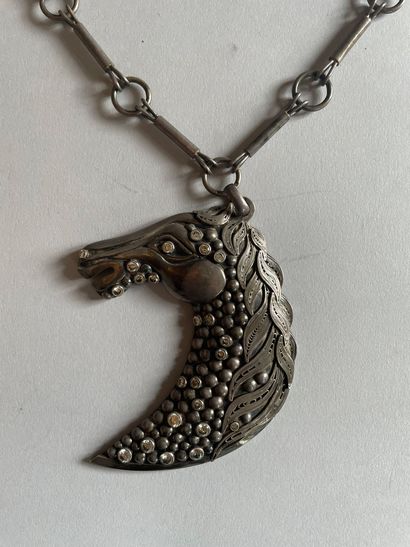800°/°° silver chased horse head necklace...