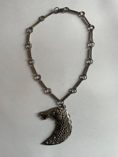 800°/°° silver chased horse head necklace...