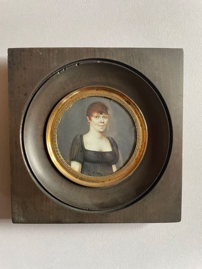 Ecole vers 1810
Portrait de femme à la robe...