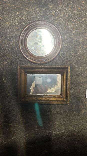 Ensemble de deux miroirs
L'un circulaire...