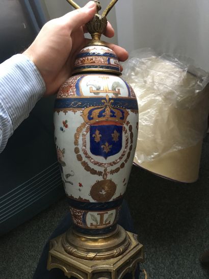 SAMSON
Covered vase
In porcelain
Decorated...