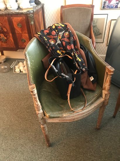Fauteuil de bureau
En hêtre mouluré et sculpté
Consoles...