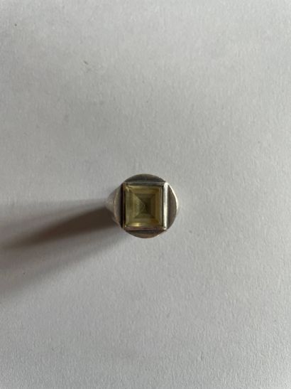 Modernist ring in silver 800°/°° set with...