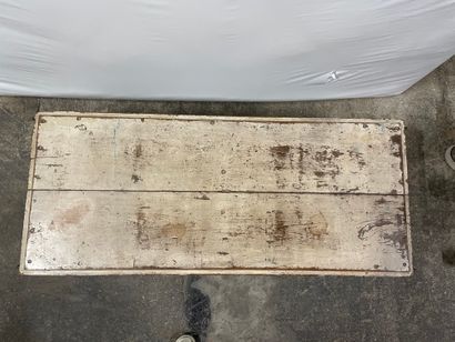 Table basse en bois laqué blanc (En l'état)
28...