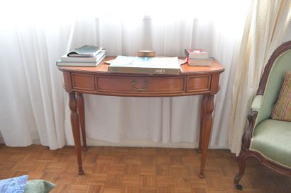 Console quadripode
En bois naturel, ouvrant...