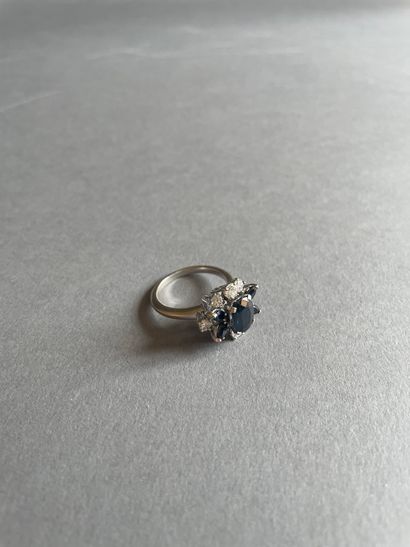 Flower ring in 750°/°° white gold, set with...