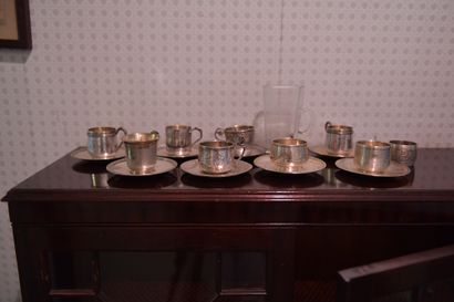 Ensemble de 21 tasses et sous-tasses
Et 1...