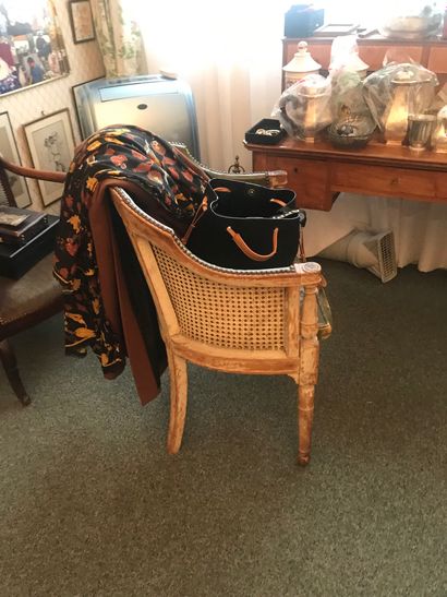 Fauteuil de bureau
En hêtre mouluré et sculpté
Consoles...