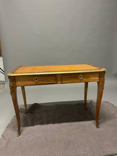 Bureau en bois de placage ouvrant par deux...