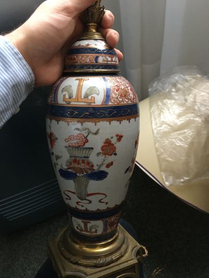 SAMSON
Covered vase
In porcelain
Decorated...