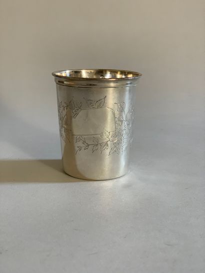 Timbale in 950°/°° silver with chased rose...