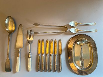 Lot in silver-plated metal including:
- Card...