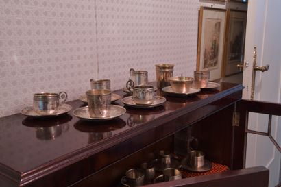 Ensemble de 21 tasses et sous-tasses
Et 1...