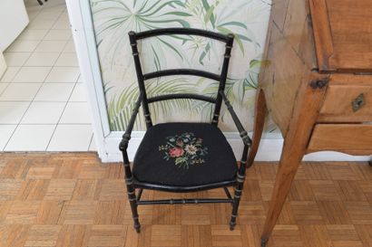 Deux fauteuils d'enfant
En bois noirci
Le...