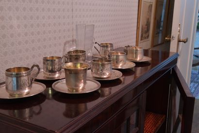 Ensemble de 21 tasses et sous-tasses
Et 1...