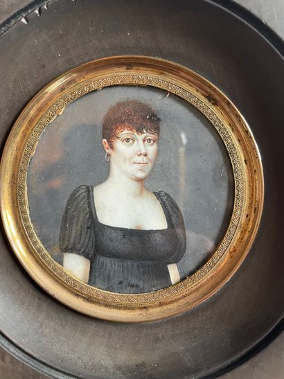 Ecole vers 1810
Portrait de femme à la robe...