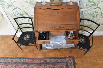 Deux fauteuils d'enfant
En bois noirci
Le...