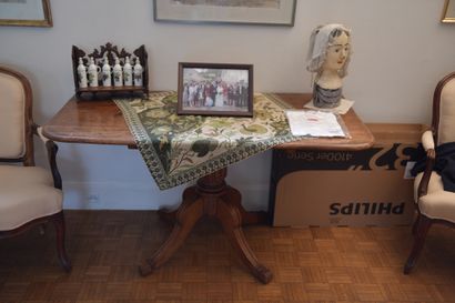 Grande table en deux parties
En acajou mouluré...