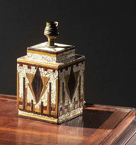 TRAVAIL FRANÇAIS
Table lamp with cubic body...