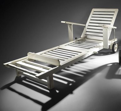 TRAVAIL CONTEMPORAIN
Paire de chaises longues...