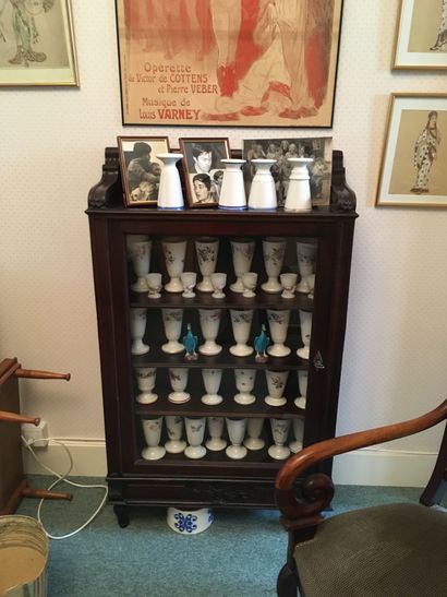 Petite vitrine
En acajou et placage d'acajou
Ouvrant...