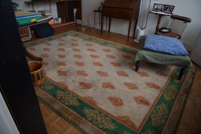 Large tapis dans le goût de la Savonnerie
A...