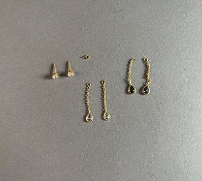 Pair of earrings in 750°/°° gold, featuring...