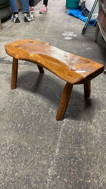 Travail Contemporain
Petite table d'appoint...