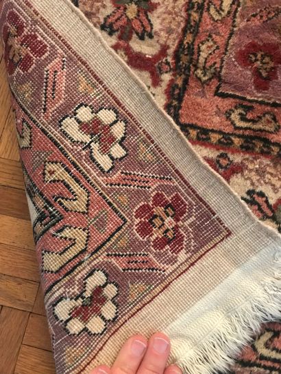 Ensemble de trois tapis d'Orient
En laine...