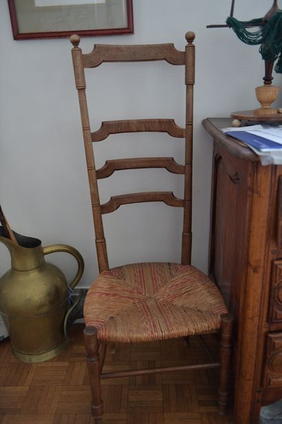 Deux fauteuils d'enfant
En bois noirci
Le...