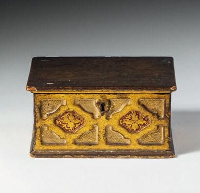 Small case in resinous wood carved in bas-relief,...