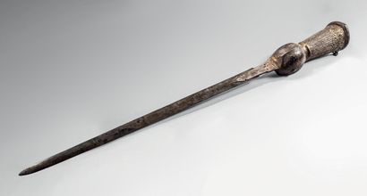Epée à gantelet (Pata) et son fourreau
Inde,...